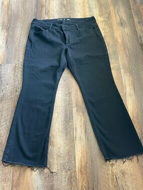 Old Navy black bootcut jean with ragged hem 12P MOTO